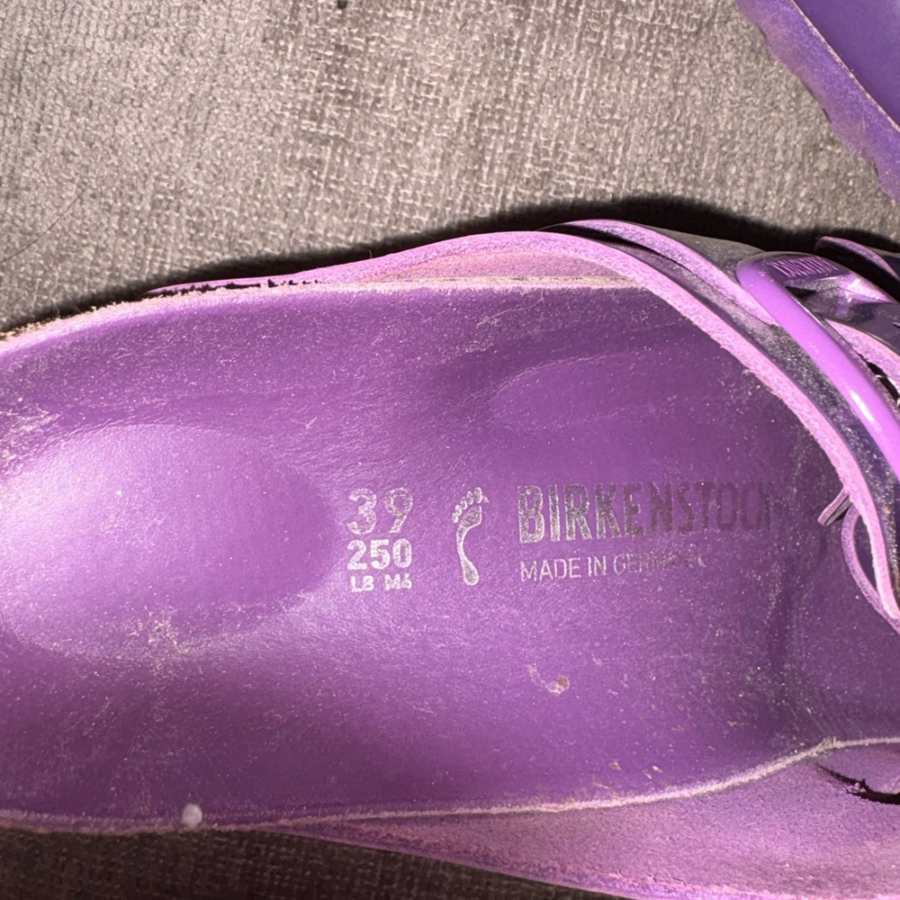 Birkenstock Purple Patent Big Buckle Sandals, Sz 39 - Picture 5 of 5